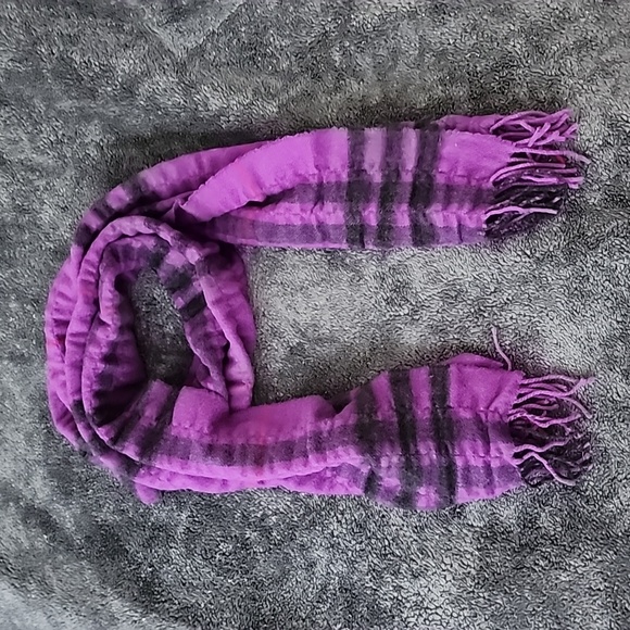 Burberry Check Scarf - Picture 3 of 4